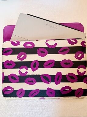 Marc by Marc Jacobs x Incase Kiss Lips Striped Laptop Sleeve NWOT